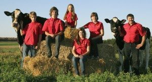 La famille Beaudoin/Gagné, propriétaire de la Ferme Bofran et hôte de l'édition 2014 du Pique-Nique Holstein. Source: Holstein Québec