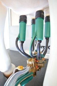 Le système Apollo de GEA applique le bain de trayon à partir du manchon trayeur.