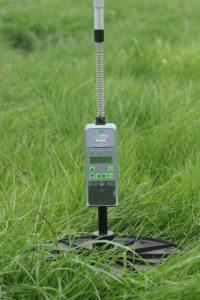 La mesure de l'herbomètre tient compte de la hauteur et de la densité de l'herbe. PHOTO: AGRICULTURAL SUPPLY SERVICES