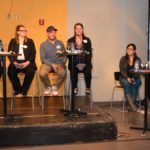 Dans l'ordre habituel: Thierry Jaton, Amélie Tremblay, Raphaël Beauchemin et Caroline Martel, ainsi que les deux animatrice, Roxanne Montplaisir de Holstein Québec et Débora Santschi de Valacta