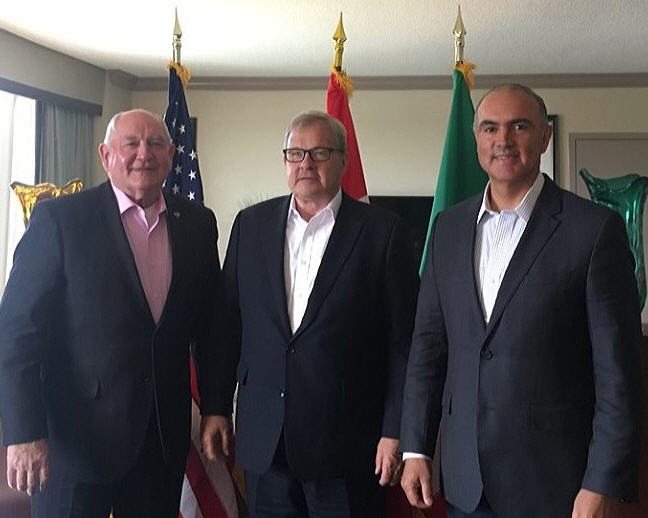 Sonny Perdue, secrétaire américain de l'Agriculture, Lawrence MacAulay, ministre canadien de l’agriculture, et le secrétaire mexicain à l’agriculture Jose Calzada.
