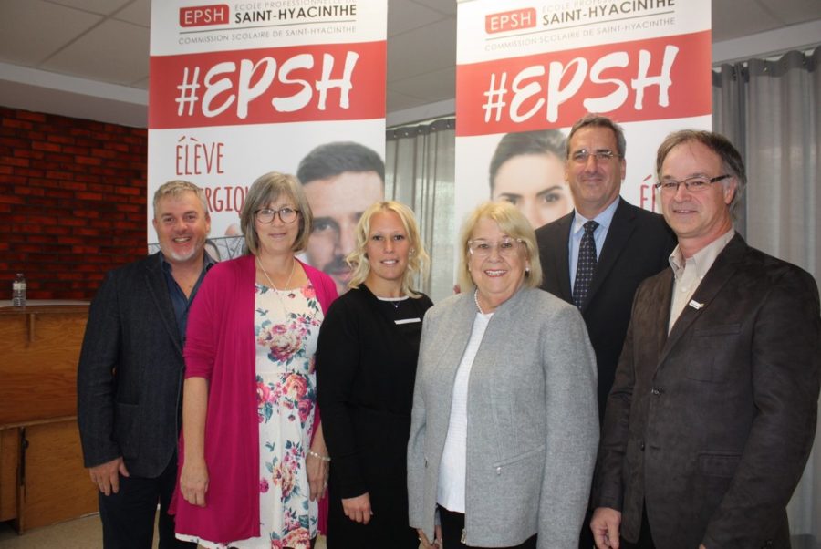 De gauche à droite : Charles Fillion, MRC des Maskoutains; Sylvianne Tanguay, EPSH; Judith Lussier, MRC des Maskoutains; Francine Morin, MRC des Maskoutains; Carl Bérubé, EPSH; Richard Flibotte, CSSH.