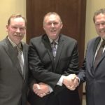Norm McNaughton, président du Réseau laitier canadien, Ed Friesen, président de CanWest DHI et Pierre Lampron, président de Valacta.