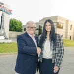 Réjean Nadeau, président-directeur général d’Olymel s.e.c. et Mme Mélissa Latifi, présidente et directrice générale des Aliments Triomphe Inc. Source: Groupe CNW/Olymel 
