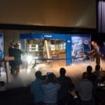 René Carmel de la Ferme Carmel à Ange-Gardien coupe le ruban lors du dévoilement du nouveau robot VMS 300 de la compagnie DeLaval, le 27 juin 2018 à Madison, Wisconsin.