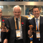 Le ministre MacAulay faisant la promotion des produits de al mer.