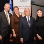 Le ministre de l'Agriculture, des Pêcheries et de l'Alimentation, André Lamontage, la présidente de la Fédération de la relève agricole du Québec, Julie Bissonnette, le président-directeur général de la Financière agricole du Québec, Ernest Desrosiers, et la député de Saint-Hyacinthe, Chantal Soucy.