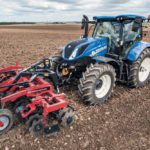 Ce tracteur est doté de la transmission Dynamic Command de New Holland.