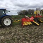 À la ferme bovine Dubuc et frères, plusieurs prairies sont mortes dû au gel, ce qui a nécessité un sursemi.