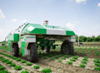 Robot de désherbage Dino de Naïo Technologies