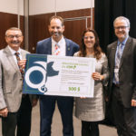 Remise de la Bourse d’excellence du CDPQ à Lorelei Corsaut, étudiante à l’Université de Montréal. Avec, de gauche à droite : Réjean Vermette, président du CDPQ; Jacques Faucher, directeur général du CDPQ, Lorelei Corsaut, ainsi que Marquis Roy, président du Comité RDT.