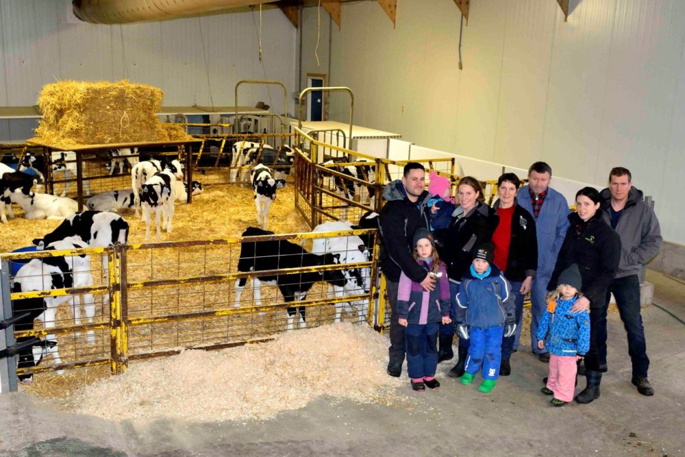 La famille Estermann est composée de Gabriel, Regula, Rita, Thomas, Myriam et Martin, ainsi que les enfants de Regula et Martin.