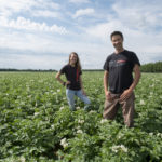 Juliette Lévesque et Philippe Parent, les agronomes qui veillent à verdir l'entreprise.