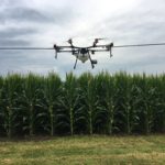 Application dans un champ par un drone