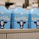 La petite vache bleue apparaitra sur les contenants de lait.