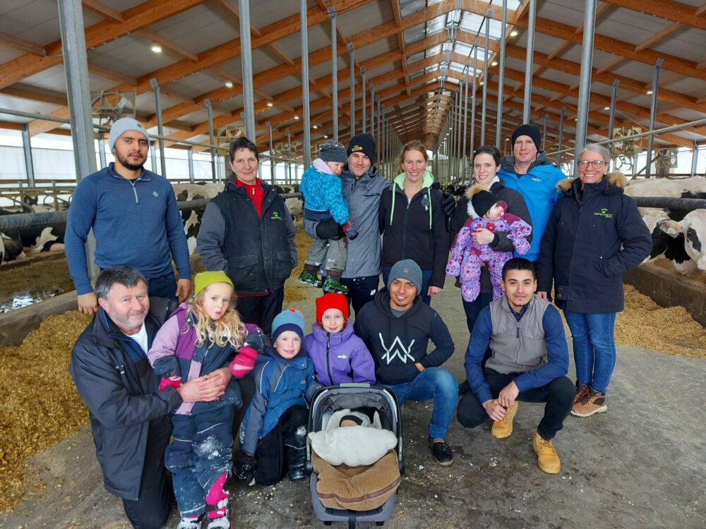 Sur la photo de gauche à droite (excepté les enfants):
Haut: Danilo, Rita, Gabriel, Regula, Myriam, Martin, Patrizia;
Bas: Thomas, Leonel, Homero.