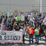 Quelque 250 employés en grève et des sympathisants ont manifesté à Vallée-Jonction le lundi 24 mai 2021.