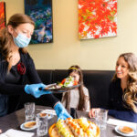 La réouverture des restaurants est vue comme un soulagement.