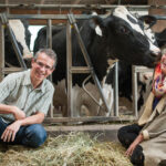 Dan Weary et Marina (Nina) Von Keyserlingk, cotitulaires de la Chaire CRSNG en bien-être des bovins laitiers.