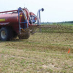 Fertilisation d'une prairie.