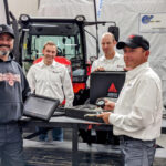 Patrick technicien chez un concessionnaire AGCO, Johnny Guimond enseignant-formateur AGCO, Tom Fiola enseignant et Philippe Berard, directeur service après-vente Agco