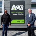 Le président et chef de l’exploitation, Stéphane Beaucage, et le directeur du
développement de produits et de la formation agronomique d’Agro-100, Pierre Migner
(droite), fondent de grands espoirs sur la technologie Oligo® Prime qui sera intégrée aux
produits Agro-B Mobilité, Agro-Ca et de nombreux autres de la nouvelle gamme.