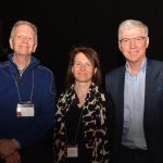 Le Colloque RDT de la filière porcine a été l'occasion de rendre hommage au chercheur retraité Jacques Matte d'Agriculture et Agroalimentaire Canada. On le voit en présence de la présidente du comité RDT, Marie-Pierre Létourneau Montminy et de Michel Vignola qui a présenté l'hommage.