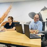 Trois experts-conseils de Nutrinor, Caroline, Éric et Frédéric, suivant leur formation continue en agriculture durable.