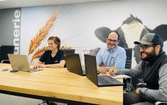 Trois experts-conseils de Nutrinor, Caroline, Éric et Frédéric, suivant leur formation continue en agriculture durable.
