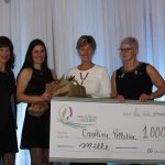 De gauche à droite: Michèle Laberge, présidente des Agricultrices de la Montérégie Est, Caroline Pelletier, ministre Marie-Claude Bibeau et Jeannine Messier, présidente des Agricultrices du Québec.