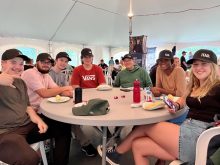 Un groupe d’étudiants et d’étudiantes lors de l’activité « Étudiant d’un jour ». Il est important de faire sa demande d’admission avant le 1er mars, puisqu’il arrive qu’un programme affiche complet à la suite du premier tour et qu’il ne soit plus offert aux tours suivants.