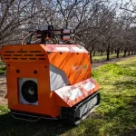 Le InsightTRAC Rover qui tire sur les noix parasitées par un prédateur.