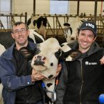 Voici les producteurs laitiers Daniel et François Pinard de la Ferme Acaduc de Sainte-Perpétue.