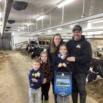 Propriété de Sophie Bédard et Dave Fortier Proulx, la Ferme Panama et Fils a remporté, en février 2024, le titre de Grand Champion - volet bien-être animal du Club de l'excellence d'Agropur.