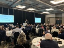 Léon-Étienne Parent de l’Université Laval lors de sa conférence au forum.