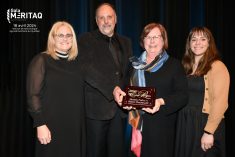 Le Mérite Édouard-Brochu a été décerné à Mme Marielle Farley et M. Robert Beauregard
De gauche à droite : Mme Karine Mercier, directrice générale, M. Robert Beauregard et Mme Marielle Farley récipiendaires, Marion Paradis, membre du Conseil d’administration de l’ITAQ.
