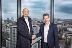 Peter Lauwers, CEO de GEA Farm Technologies et Terry Canning de CattleEye.