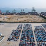 Le Canada a suivi les États-Unis et l'Union européenne en fixant des tarifs de 100% sur les véhicules électriques chinois.