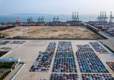 Le Canada a suivi les États-Unis et l'Union européenne en fixant des tarifs de 100% sur les véhicules électriques chinois.
