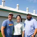 Michael Lecours, Maude Péloquin et Renaud Péloquin, 8e génération à la tête de la Ferme de Ste-Victoire. Photo: gracieuseté.