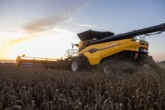 Moissonneuse-batteuse CR10 de New Holland