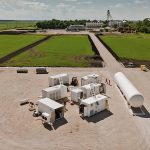 L’installation de l’usine d’ammoniac vert de FuelPositive sur le site de la Ferme R&L Acres près de Sperling, au Manitoba.