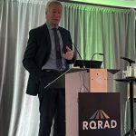 Le ministre André Lamontagne lors du congrès du Réseau québécois de recherche en agriculture durable (RQRAD)