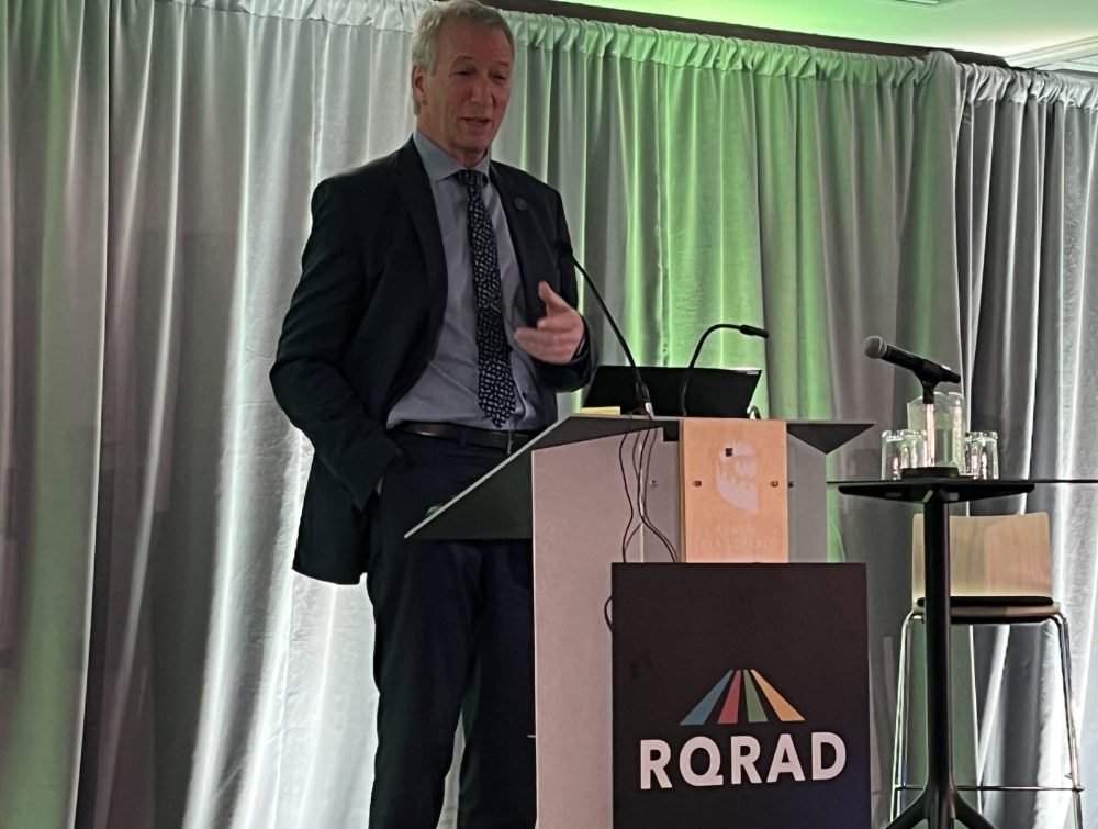 Le ministre André Lamontagne lors du congrès du Réseau québécois de recherche en agriculture durable (RQRAD)