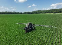 Le robot 360 Rain permet d'épandre du lisier à petites doses tout au long de la saison de culture, même lorsque le maïs est à pleine hauteur.