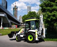 Une chargeuse-pelleteuse à hydrogène JCB photographiée à Vienne, en Autriche.