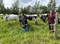 Marie-Pier Beaulieu avec ses bovins