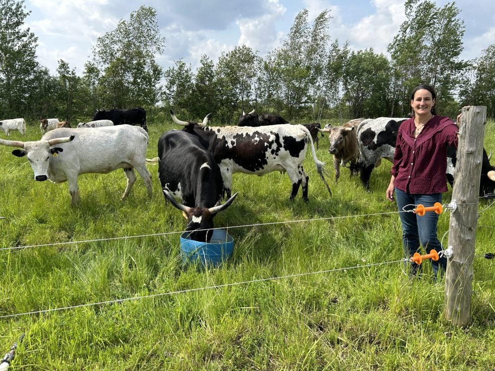 Marie-Pier Beaulieu avec ses bovins