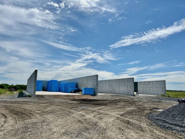 Silos couloirs pour le stockage de matières organiques.