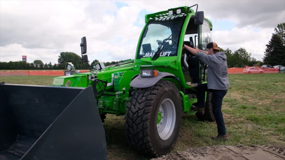 Sur le terrain des essais libres à Expo-Champs, les agriculteurs pouvaient essayer des chargeurs télescopiques Manulift et Dieci.